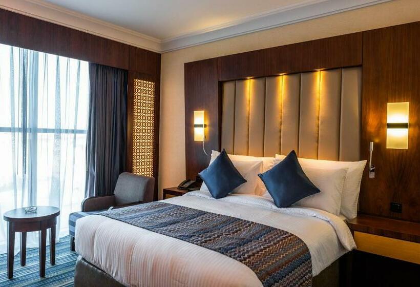 اتاق سوپریور با تخت بزرگ, Royal Tulip Muscat