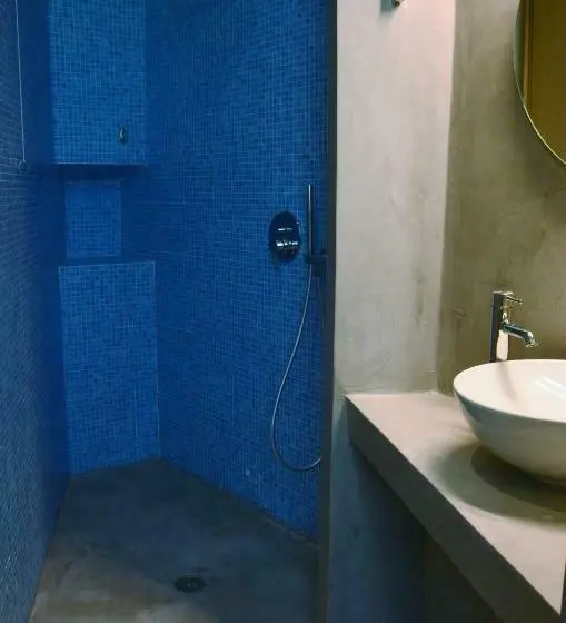 سوییت, Avra Nafpliou