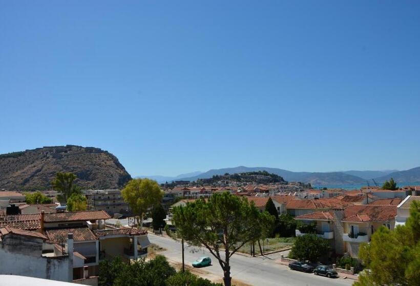 スタンダード４人部屋, Avra Nafpliou