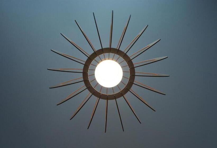 スイート, Avra Nafpliou