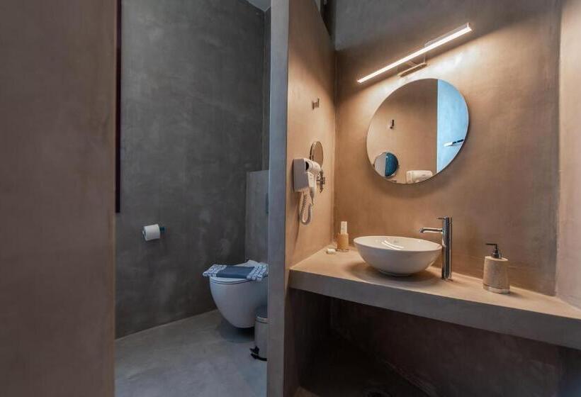 スイート, Avra Nafpliou