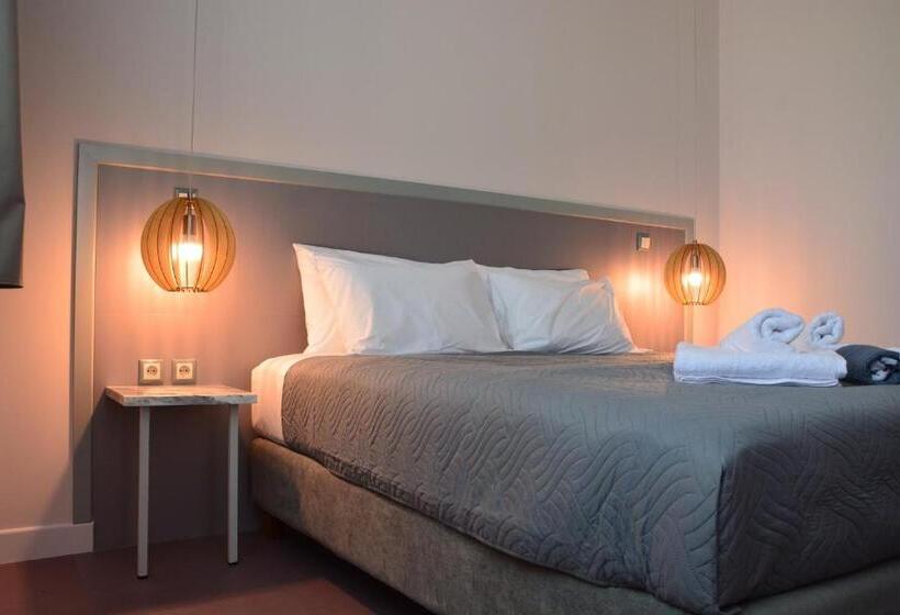 スイート, Avra Nafpliou