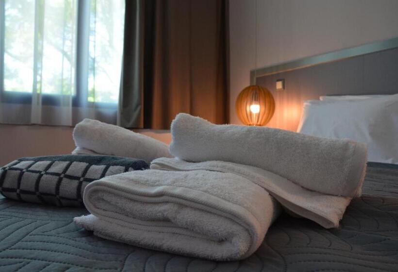 スイート, Avra Nafpliou