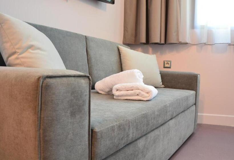 スイート, Avra Nafpliou