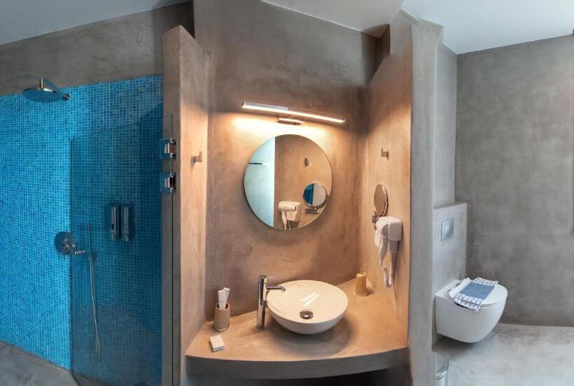 スイート, Avra Nafpliou