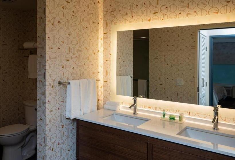 带大床的行政房间, Holiday Inn   Nw Houston Beltway 8, An Ihg