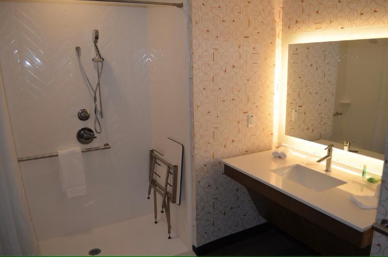 Номер Стандарт Адаптированный для Инвалидов, Holiday Inn Nw Houston Beltway 8, An Ihg