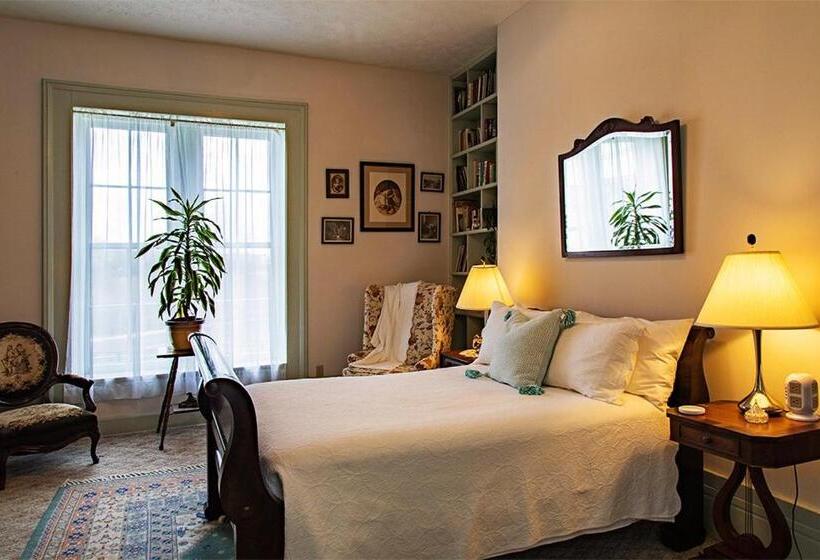 デラックスルーム, The Denny House