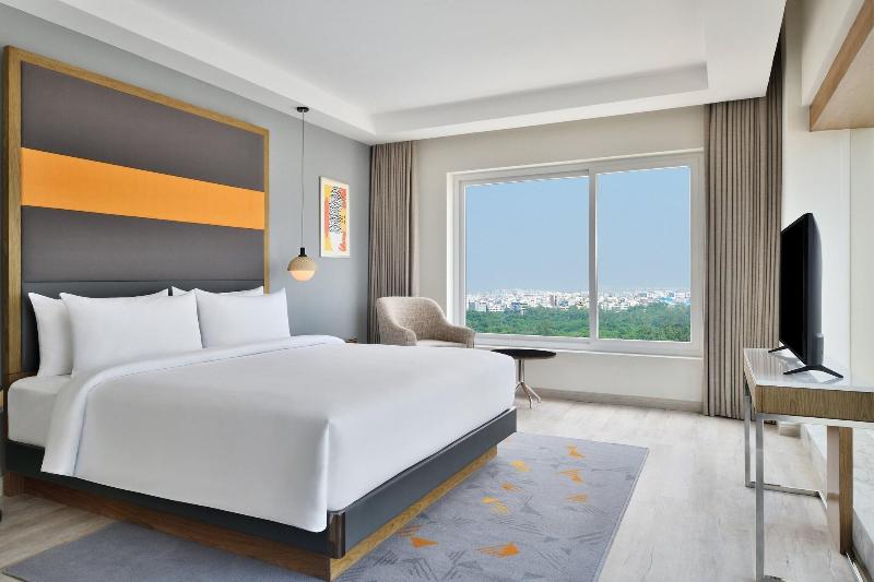 带大床的豪华间, Le Meridien Hyderabad