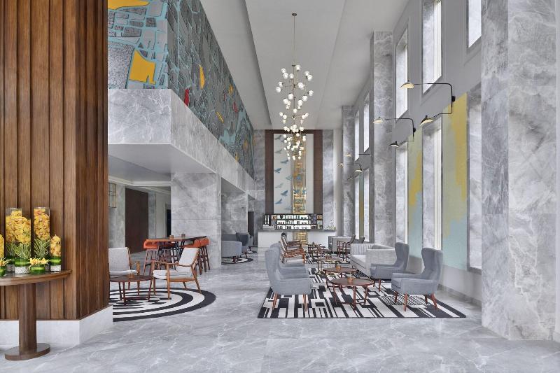 带大床的豪华间, Le Meridien Hyderabad