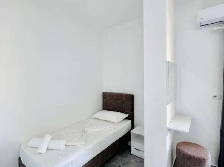 اتاق استاندارد سه تخته با بالکن, Seadel