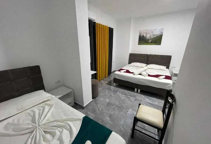 اتاق استاندارد سه تخته با بالکن, Seadel