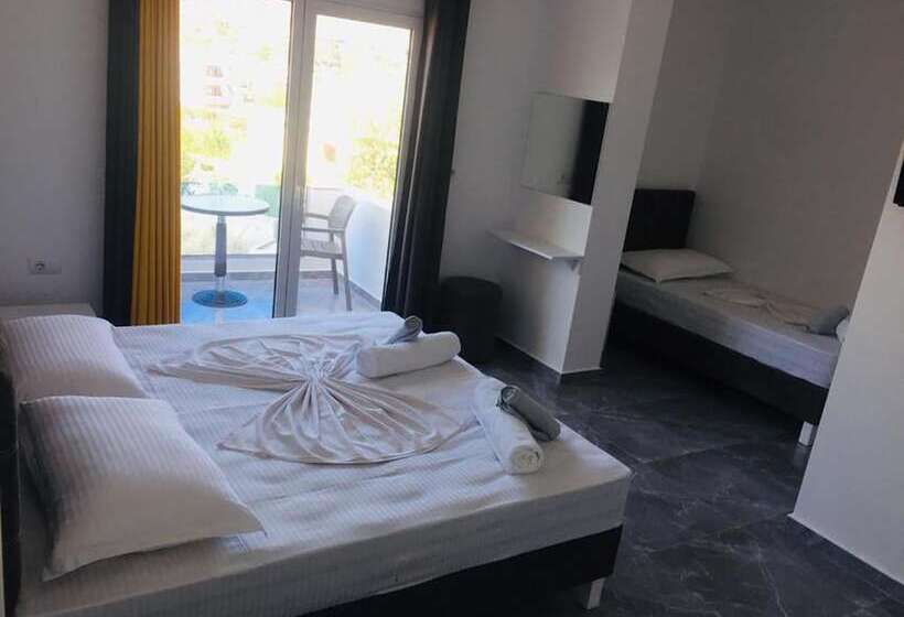 اتاق استاندارد سه تخته با بالکن, Seadel