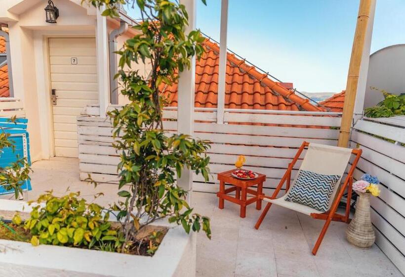 اتاق سوپریور با چشمانداز دریا, Boutique Hotel Capitano