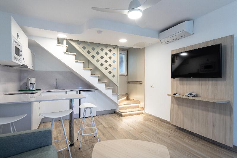 غرفة بيزنس, Super 8 By Wyndham Louisville Airport