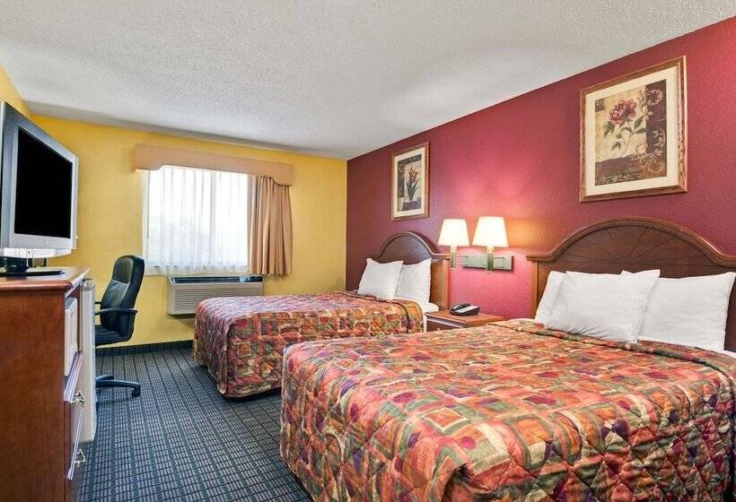 Номер Стандарт 2 Двуспальные Кровати, Days Inn By Wyndham Torrington