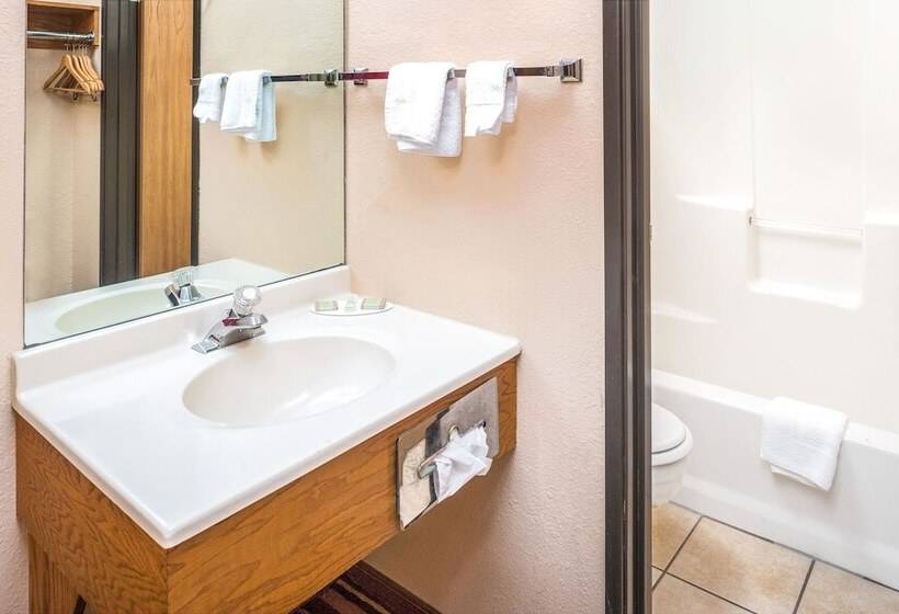 Номер Стандарт 2 Двуспальные Кровати, Super 8 By Wyndham Blair