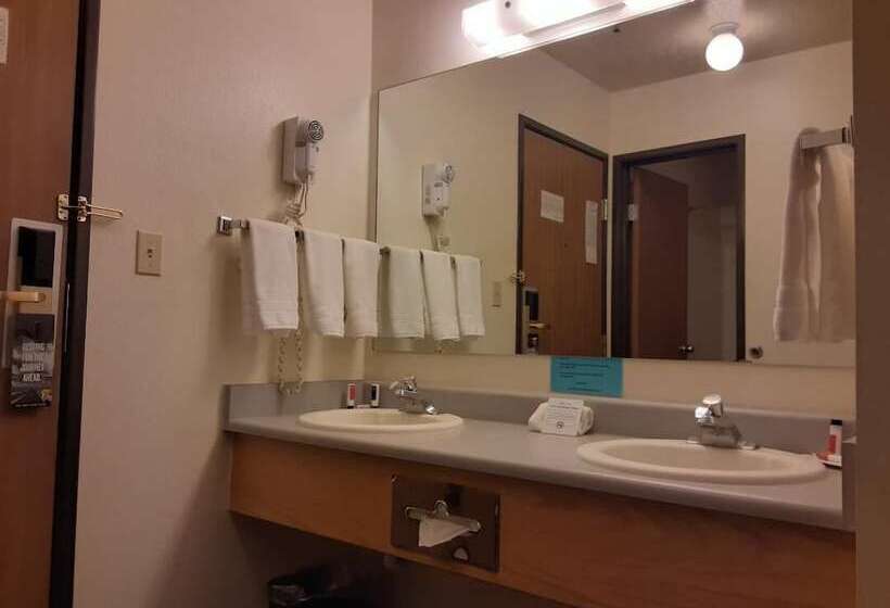 Номер Стандарт, Super 8 By Wyndham Bloomfield