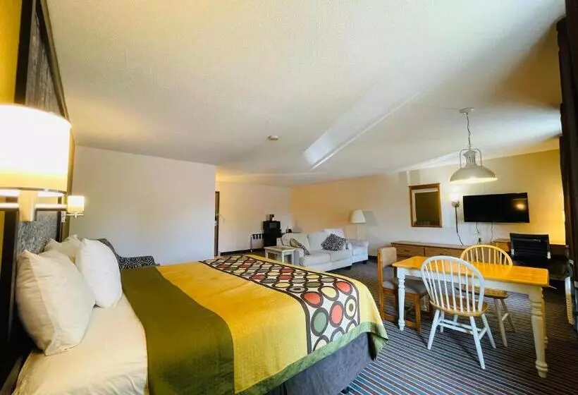 Deluxe Suite King Bed, Super 8 By Wyndham Columbia Clark Lane