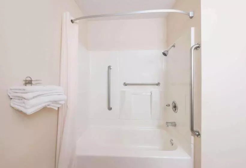 Deluxe Suite King Bed, Super 8 By Wyndham Columbia Clark Lane