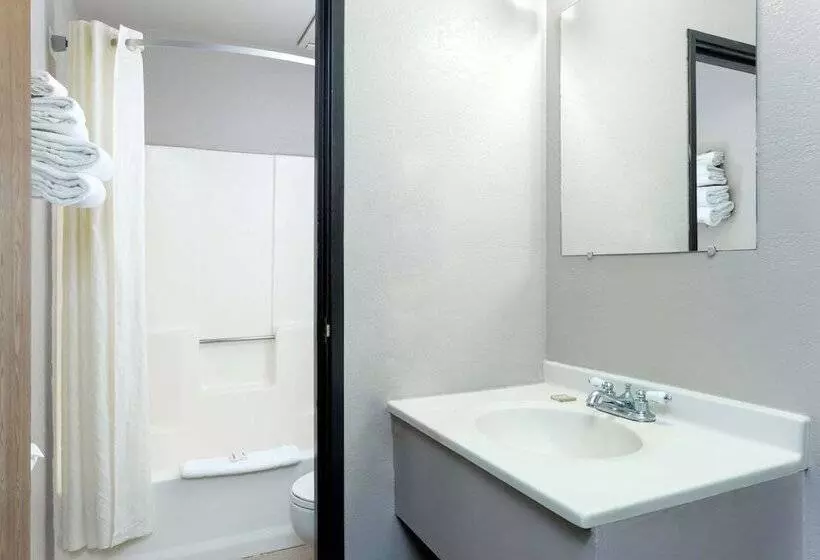 Standard-huone 2 Parivuodetta, Super 8 By Wyndham Cos/hwy. 24 E/pafb Area