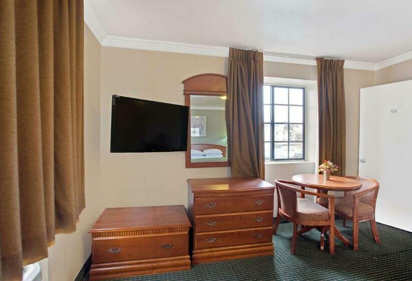 غرفة قياسية سرير كينج, Super 8 By Wyndham Hollywood/la Area