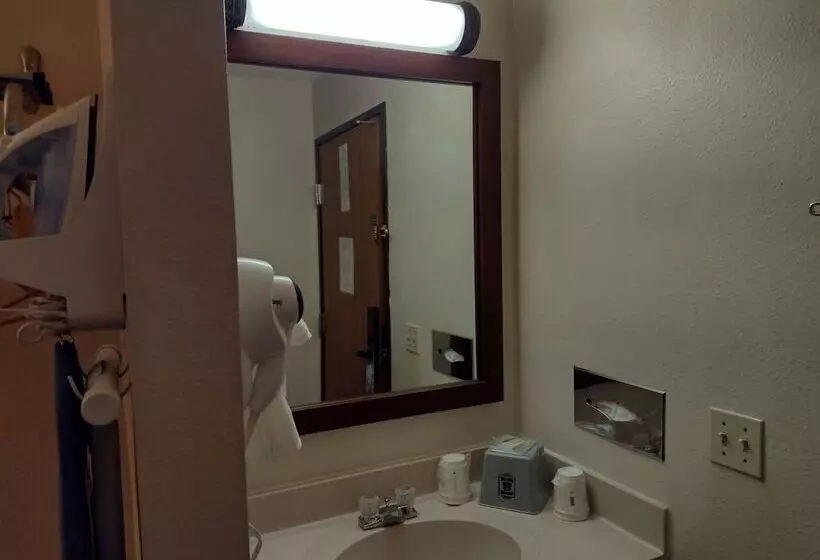 Sviitti, Super 8 By Wyndham Monroe Wi