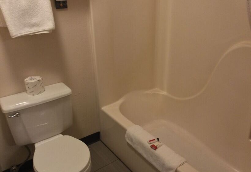 جناح, Super 8 By Wyndham Monroe Wi