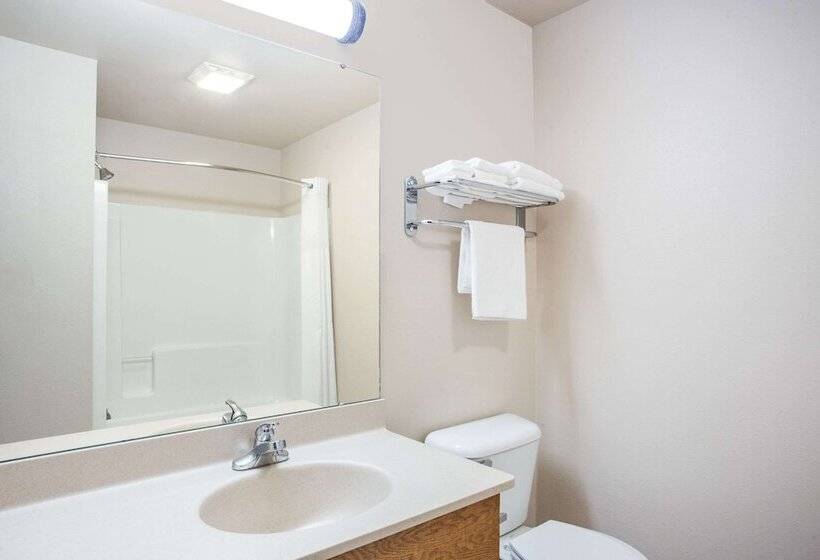 جناح, Super 8 By Wyndham Monroe Wi