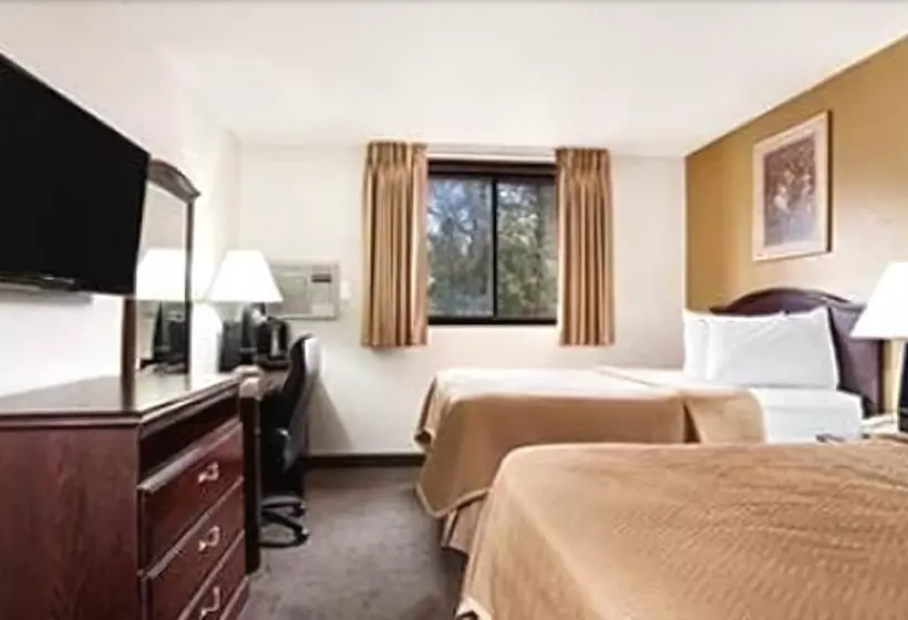 ２ダブルベッドのスタンダードルーム, Travelodge By Wyndham La Porte/michigan City Area