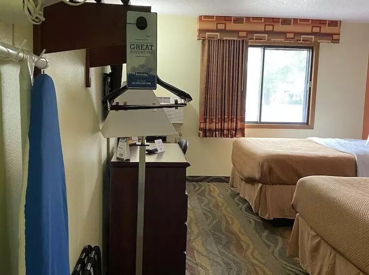 ２ダブルベッドのスタンダードルーム, Travelodge By Wyndham La Porte/michigan City Area