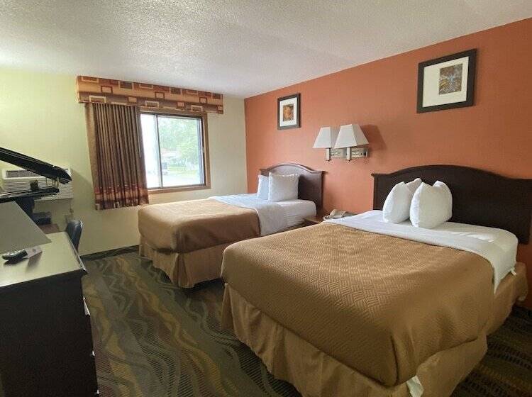 חדר סטנדרט שתי מיטות זוגיות, Travelodge By Wyndham La Porte/michigan City Area