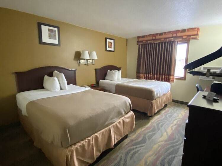 חדר סטנדרט שתי מיטות זוגיות, Travelodge By Wyndham La Porte/michigan City Area