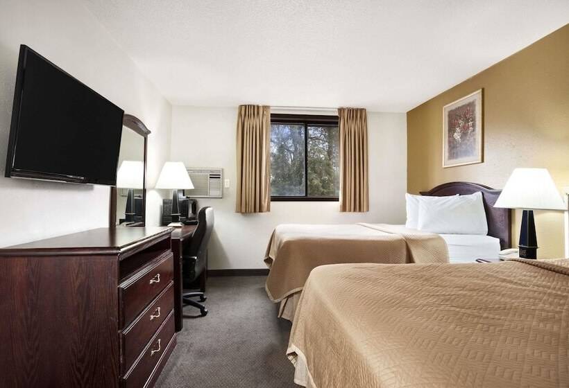 חדר סטנדרט שתי מיטות זוגיות, Travelodge By Wyndham La Porte/michigan City Area