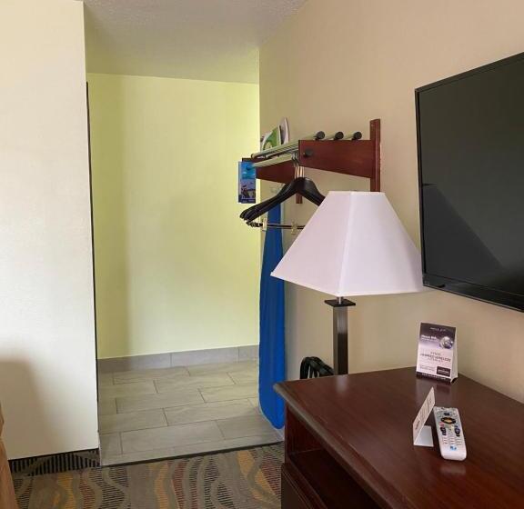 Номер Стандарт 2 Двуспальные Кровати, Travelodge By Wyndham La Porte/michigan City Area