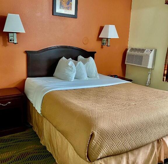 חדר סטנדרט עם מיטת קווין, Travelodge By Wyndham La Porte/michigan City Area