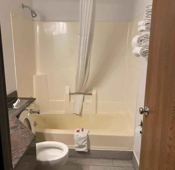 Номер Стандартный Кровать Куин, Travelodge By Wyndham La Porte/michigan City Area