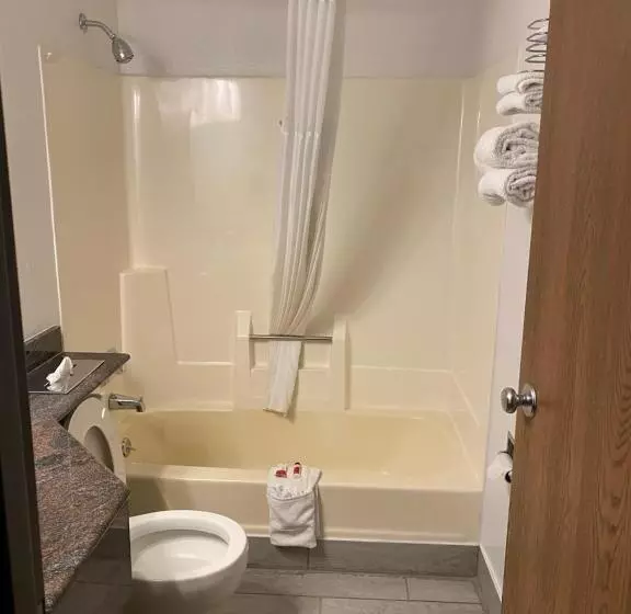 クイーンサイズベッドのスタンダードルーム, Travelodge By Wyndham La Porte/michigan City Area
