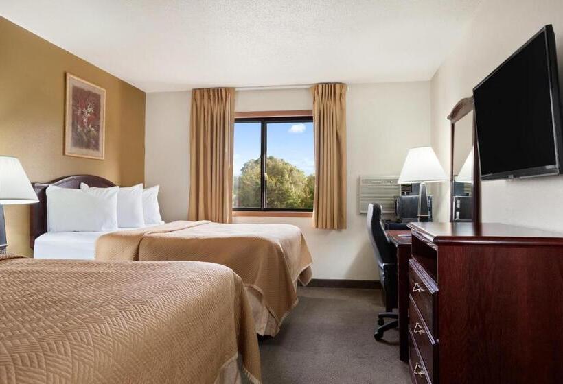 חדר סטנדרט, Travelodge By Wyndham La Porte/michigan City Area