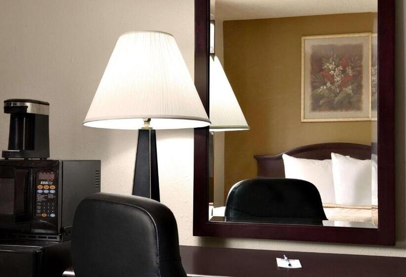 חדר סטנדרט עם מיטת קינג, Travelodge By Wyndham La Porte/michigan City Area