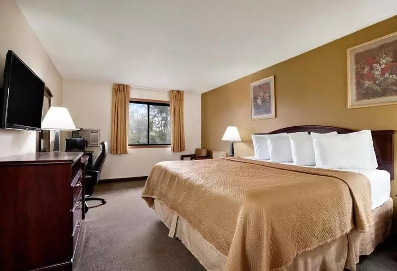 キングサイズベッドのスタンダードルーム, Travelodge By Wyndham La Porte/michigan City Area