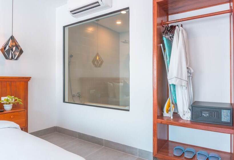 اتاق پرمیوم, Angkor Aurora