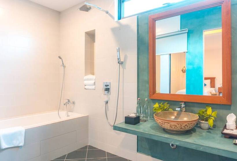 اتاق پرمیوم, Angkor Aurora