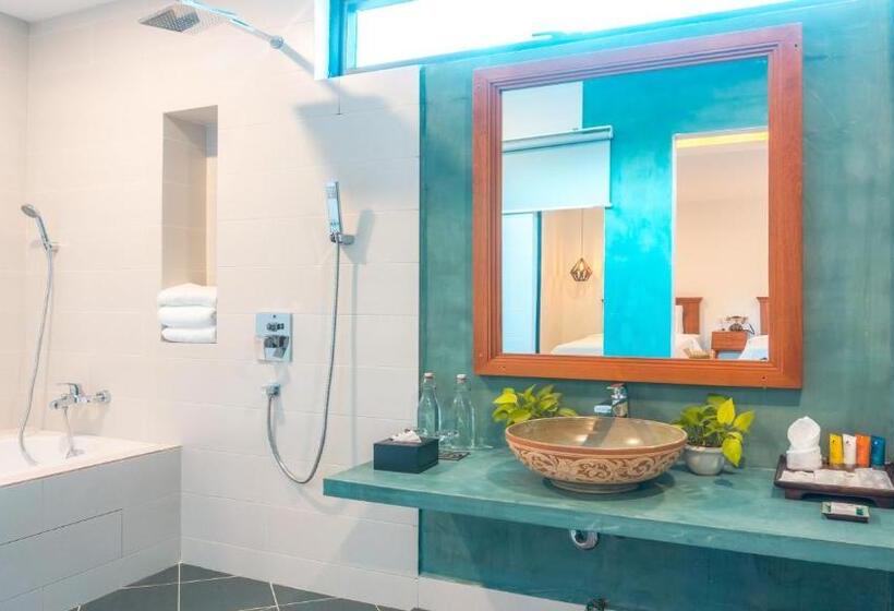 اتاق پرمیوم, Angkor Aurora