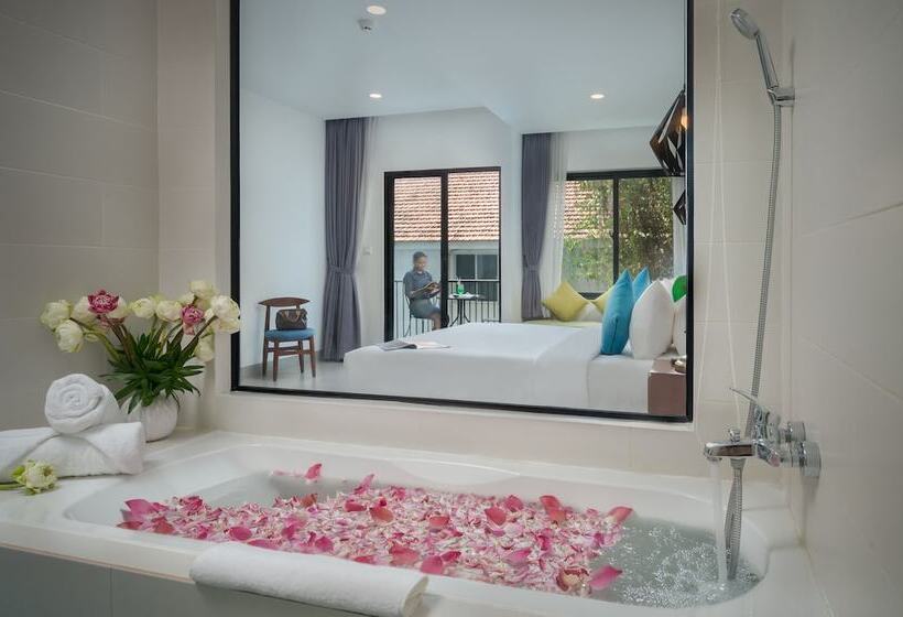 اتاق پرمیوم, Angkor Aurora