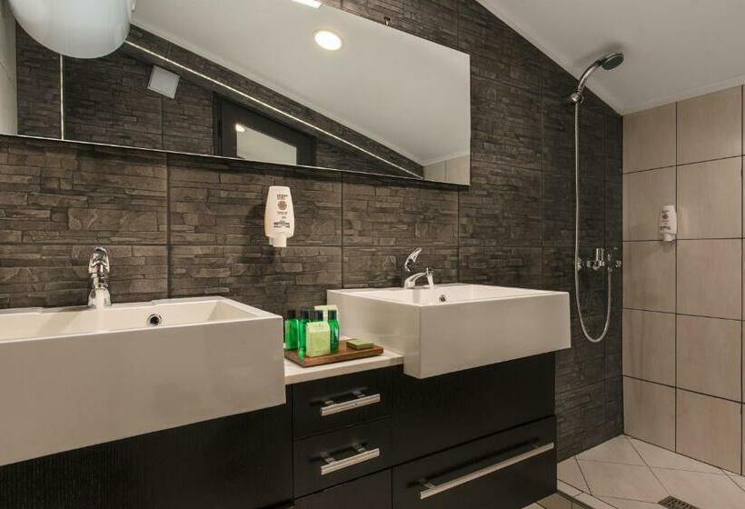 סוויטה אקזקיוטיב, Villa Magus