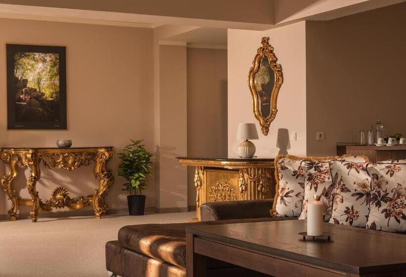 סוויטה אקזקיוטיב, Villa Magus