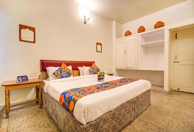 Люкс, Pink Palace