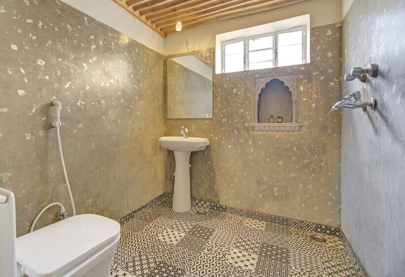 Семейный Номер, Pink Palace