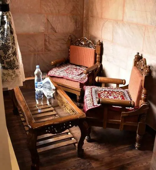 سوئیت با تخت بزرگ, Suraj Haveli